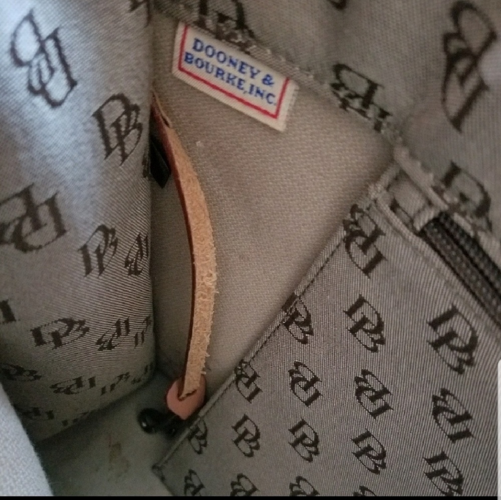 Authentic Dooney and Bourke Tote handbag - Picture 3 of 6